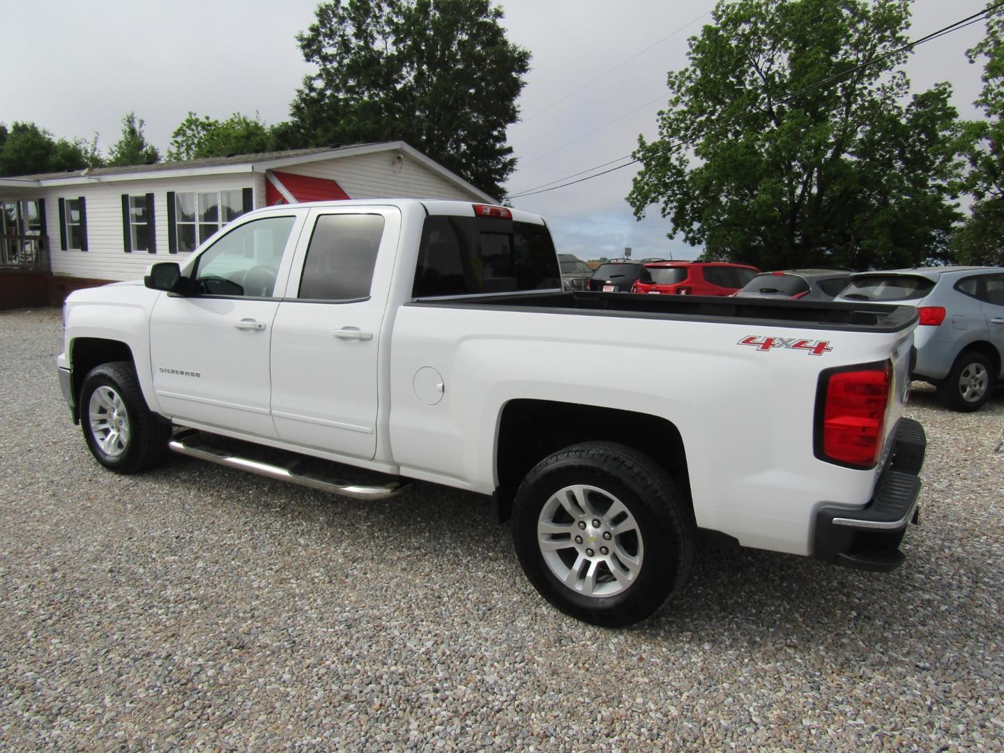 2015 White /Gray Chevrolet Silverado 1500 LT Double Cab 4WD (1GCVKREC9FZ) with an 5.3L V8 OHV 16V engine, Automatic transmission, located at 15016 S Hwy 231, Midland City, AL, 36350, (334) 983-3001, 31.306210, -85.495277 - Photo#5